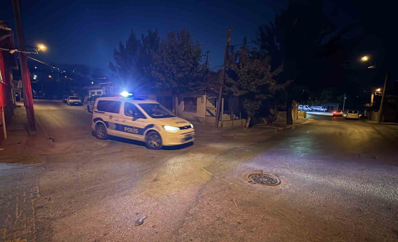 ESKİŞEHİR'DE HENÜZ BELİRLENEMEYEN BİR NEDENLE ÇIKAN SİLAHLI KAVGADA 3 KİŞİ YARALANIRKEN...