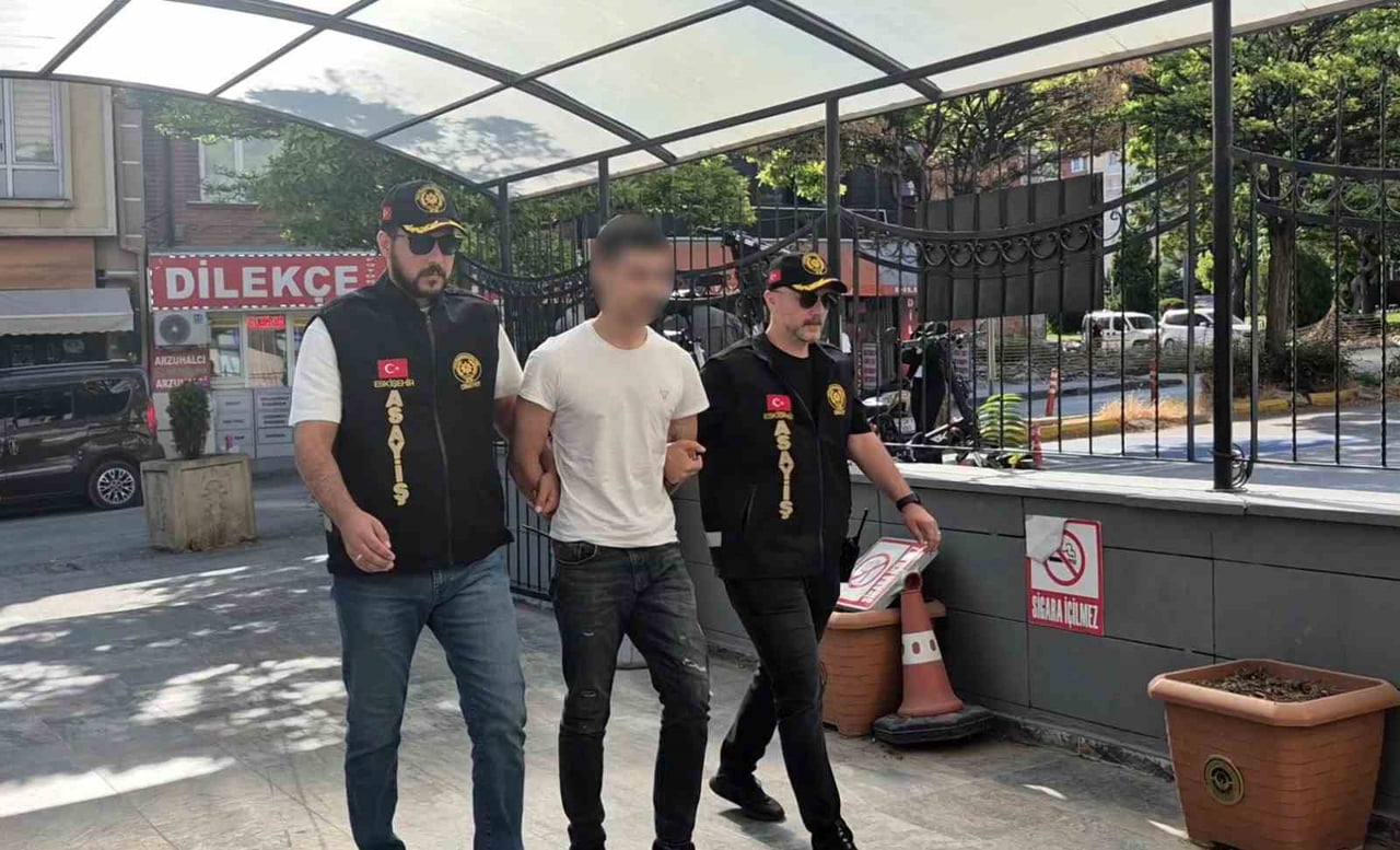 ESKİŞEHİR'DE İKİ GRUP ARASINDA ÇIKAN TARTIŞMADA POMPALI TÜFEKLE 3 KİŞİYİ YARALAYAN ZANLI...
