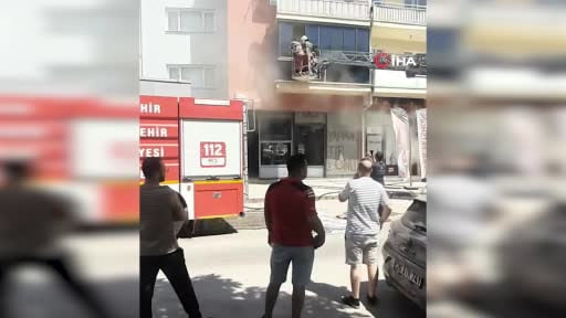 Eskişehir'de iş yeri yangınında can pazarı kamerada: Dumandan etkilenen 6 kişi hastaneye...