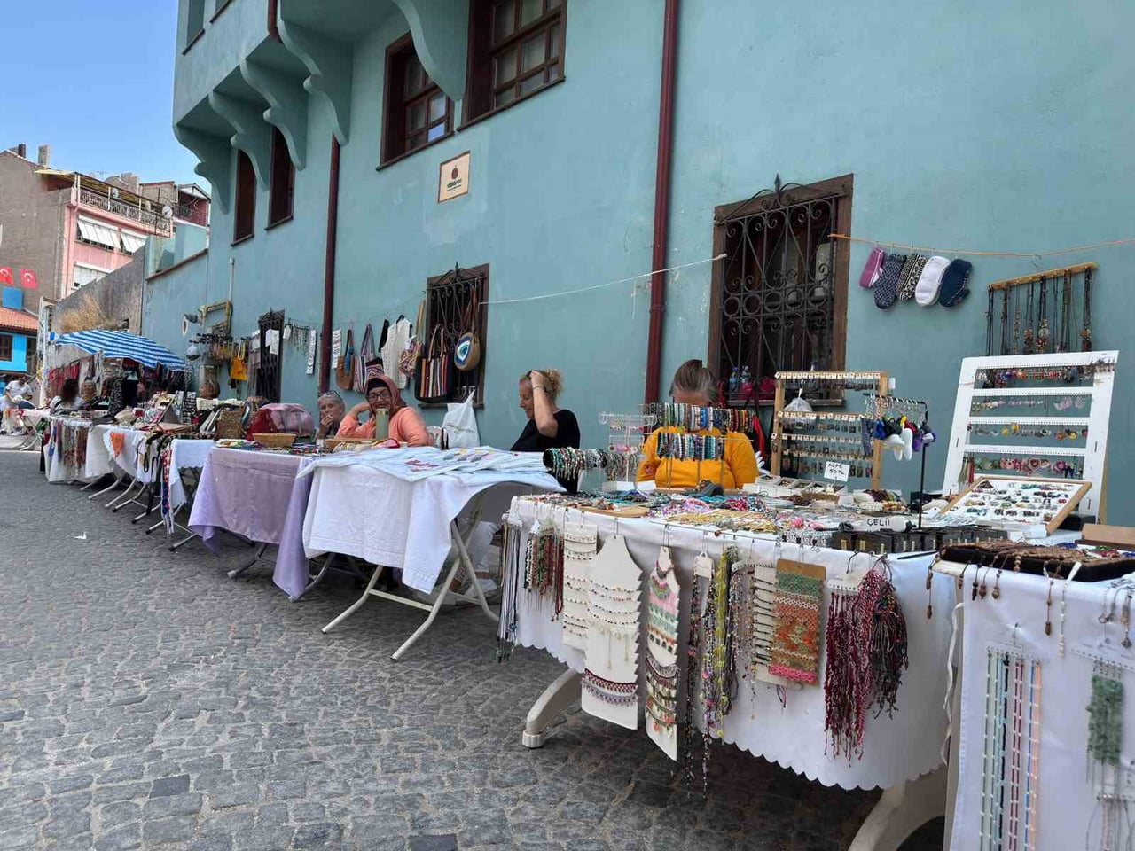ESKİŞEHİR'DE KADIN GİRİŞİMİ ÜRETİMİ VE İŞLETME KOOPERATİFİ ÇATISI ALTINDA BİR ARAYA GELEN...