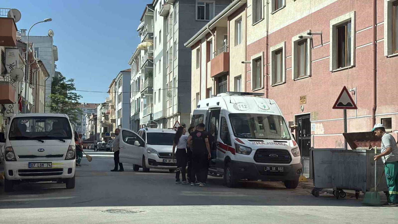 ESKİŞEHİR'DE KOMŞULARININ DESTEĞİ İLE HAYATINI SÜRDÜREN KANSER HASTASI OLAN VE YALNIZ YAŞAYAN 71...