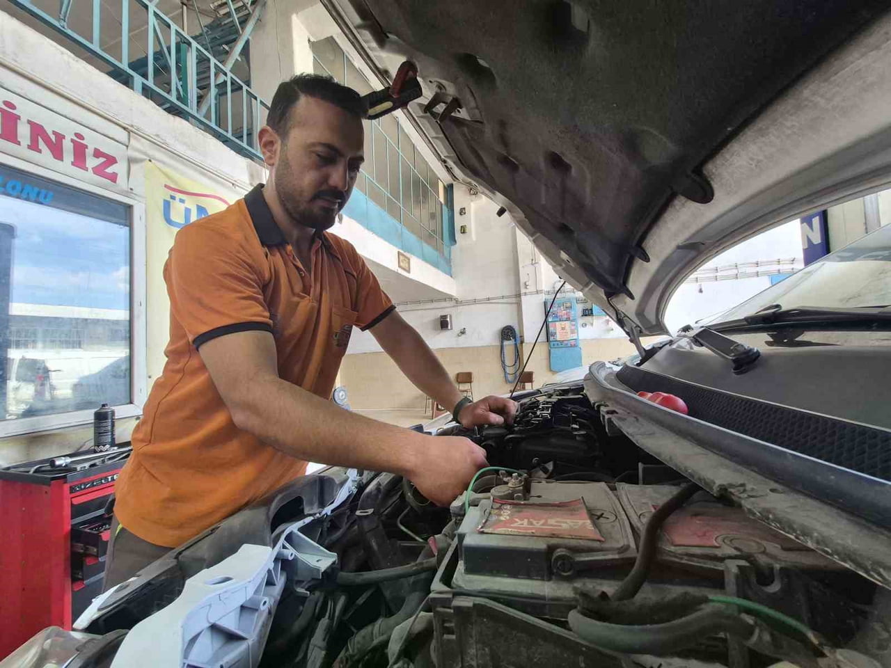 ESKİŞEHİR'DE MOTOR USTASI OLAN İSMAİL ÜNLÜCE, OTOMOBİL İLE UZUN YOLA ÇIKMADAN ÖNCE YAPILMASI...