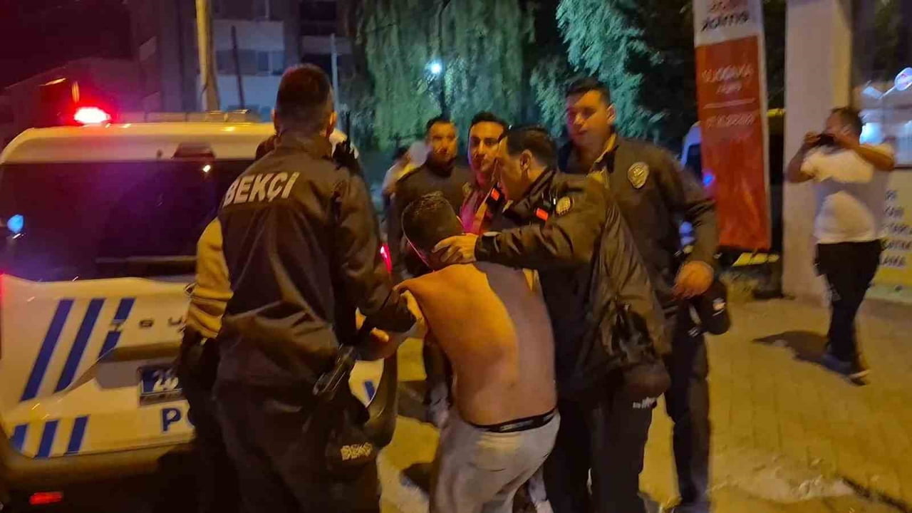 ESKİŞEHİR'DE POLİS EKİPLERİNE ZORLUK ÇIKARAN VE ALKOLMETREYİ ÜFLEMEYİ REDDEDEN ALKOLLÜ SÜRÜCÜYE...