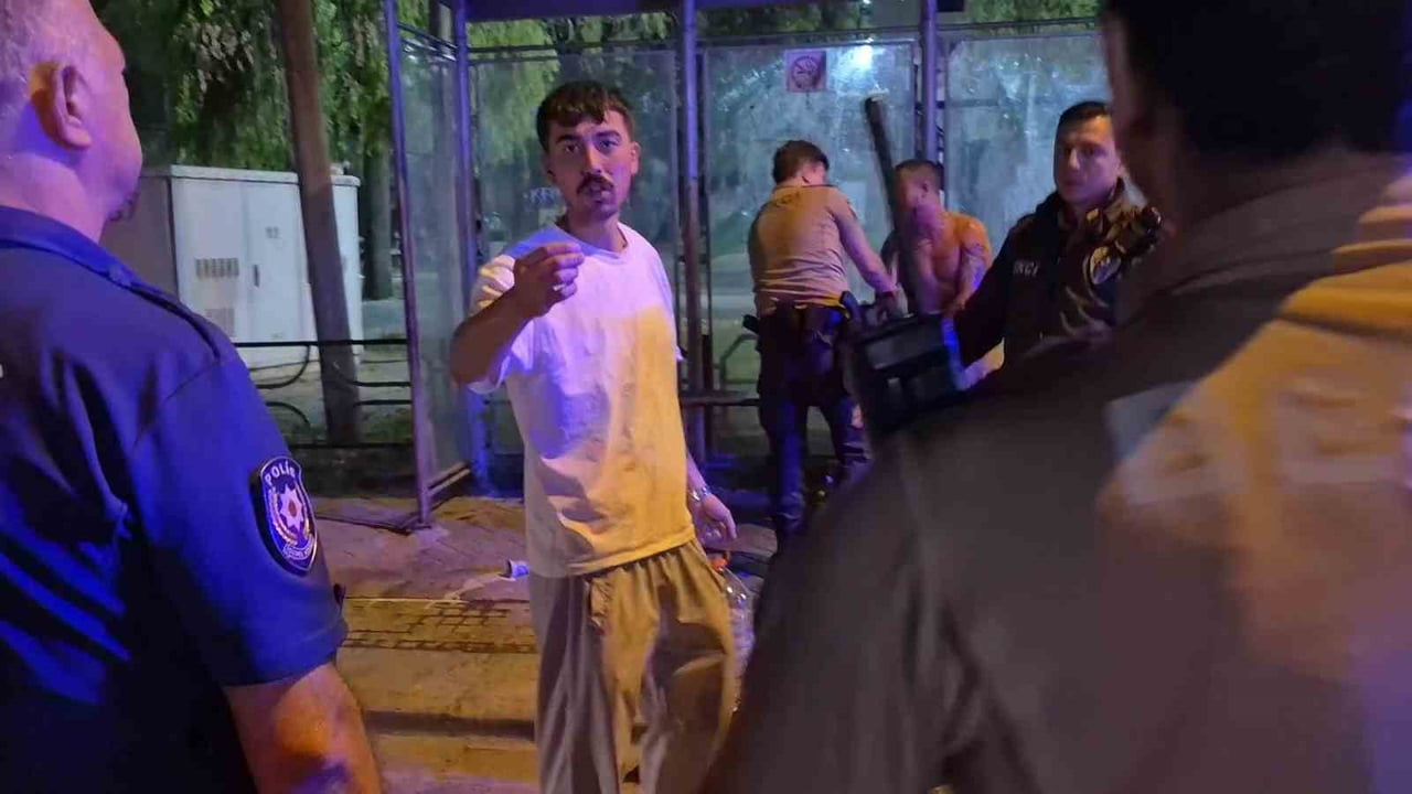ESKİŞEHİR'DE POLİS EKİPLERİNE ZORLUK ÇIKARAN VE ALKOLMETREYİ ÜFLEMEYİ REDDEDEN ALKOLLÜ SÜRÜCÜYE...