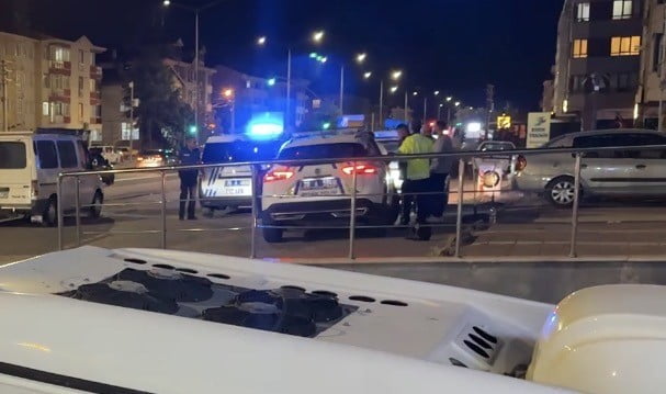 ESKİŞEHİR'DE POLİSİN "DUR" İHTARINA UYMAYARAK KAÇAN ALKOLLÜ SÜRÜCÜ, KOVALAMACA SONUCU YAKALANDI....