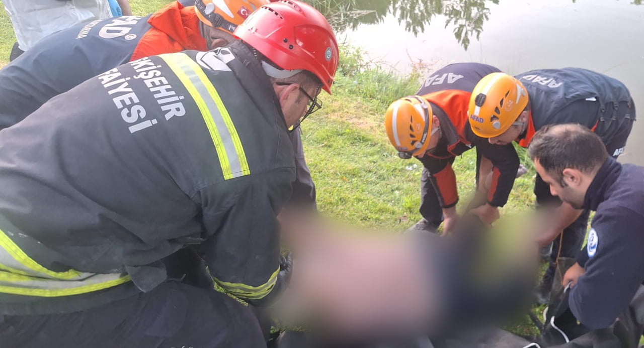 ESKİŞEHİR'DE SABAH SAATLERİNDE PORSUK ÇAYI'NDA HAREKETSİZ HALDE BULUNAN 68 YAŞINDAKİ KADININ...