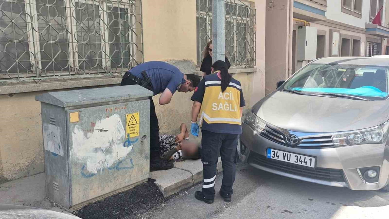 ESKİŞEHİR'DE SOKAK ORTASINDA ELİNDE SİLAHLA VE UYUŞTURUCU MADDE ETKİSİNDE OLDUĞU İDDİA EDİLEN...