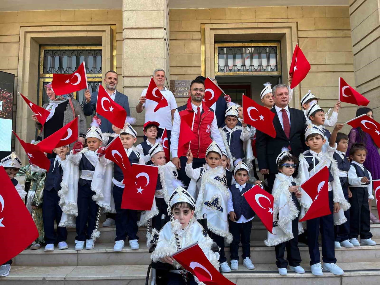 ESKİŞEHİR'DE VAKIFLAR GENEL MÜDÜRLÜĞÜ TARAFINDAN DÜZENLENEN TOPLU SÜNNET ŞÖLENİNDE 26 ÇOCUK VE...