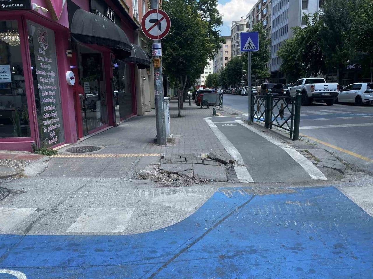 ESKİŞEHİR'DE YAYALAR İÇİN TAKILIP DÜŞME RİSKİ OLUŞTURAN HASARLI KALDIRIMIN ONARILMASI...
