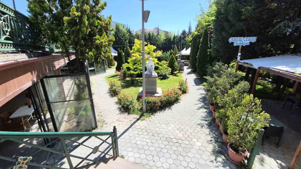 ESKİŞEHİR'İN EN ESKİ ÇARŞISI ÇUKUR ÇARŞI'DA 1976 YILINDAN BU YANA ESNAF OLAN 73 YAŞINDAKİ BATTAL...