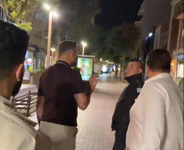 ESKİŞEHİR’DE 15 TEMMUZ DEMOKRASİ VE MİLLİ BİRLİK GÜNÜ PROGRAMINI İÇEREN PANKARTI İNDİREN...