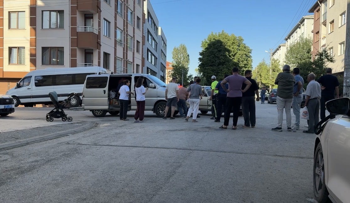 ESKİŞEHİR’DE 2 ARACIN ÇARPIŞMASIYLA BAŞLAYAN VE ÇEVREDEKİLERİN DE DAHİL OLDUĞU KAVGADA 6 KİŞİ...