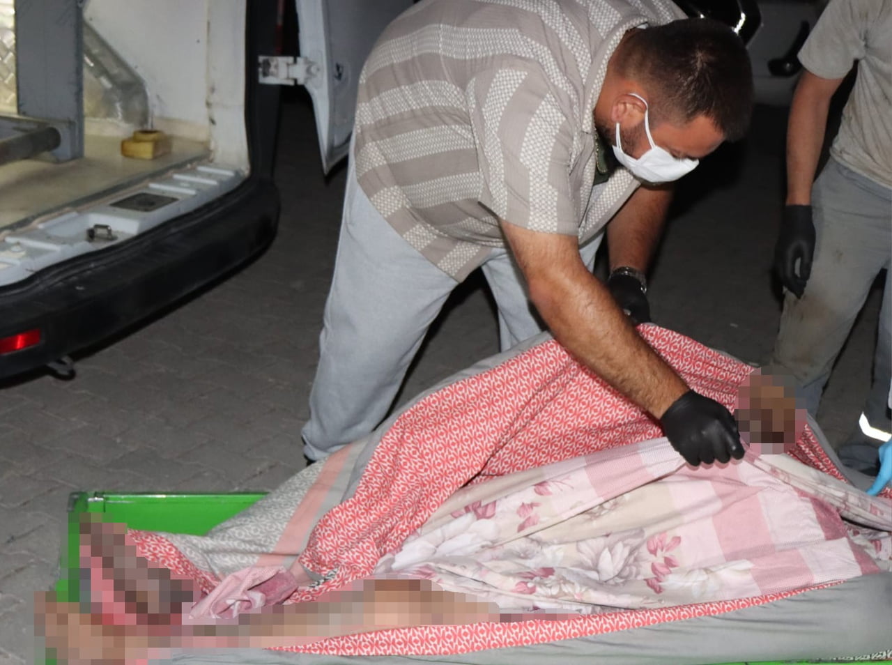 ESKİŞEHİR’DE KENDİSİNDEN 2 GÜNDÜR HABER ALINAMAYAN VE EVİNDEN KÖTÜ KOKULAR GELEN YAŞLI ADAMIN...