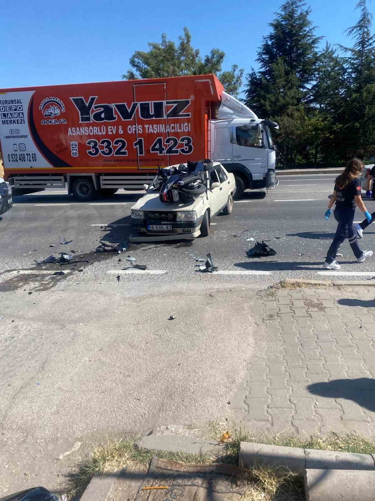 ESKİŞEHİR’DE OTOMOBİL İLE MOTOSİKLETİN ÇARPIŞMASI SONUCU MEYDANA GELEN KAZADA 3 KİŞİ...