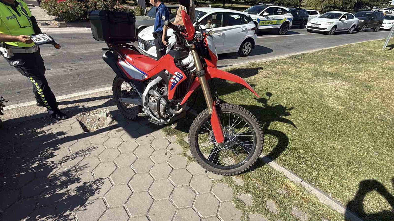 ESKİŞEHİR’DE OTOMOBİL İLE MOTOSİKLETİN ÇARPIŞMASI SONUCU MEYDANA GELEN TRAFİK KAZASINDA 1 KİŞİ...