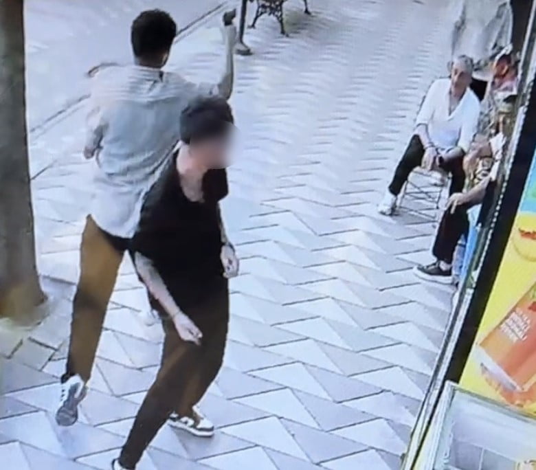 ESKİŞEHİR’İN ODUNPAZARI İLÇESİNDE İKİ GRUP ARASINDA ÇIKAN TARTIŞMADA SİLAHLA KOVALADIĞI ŞAHSI...
