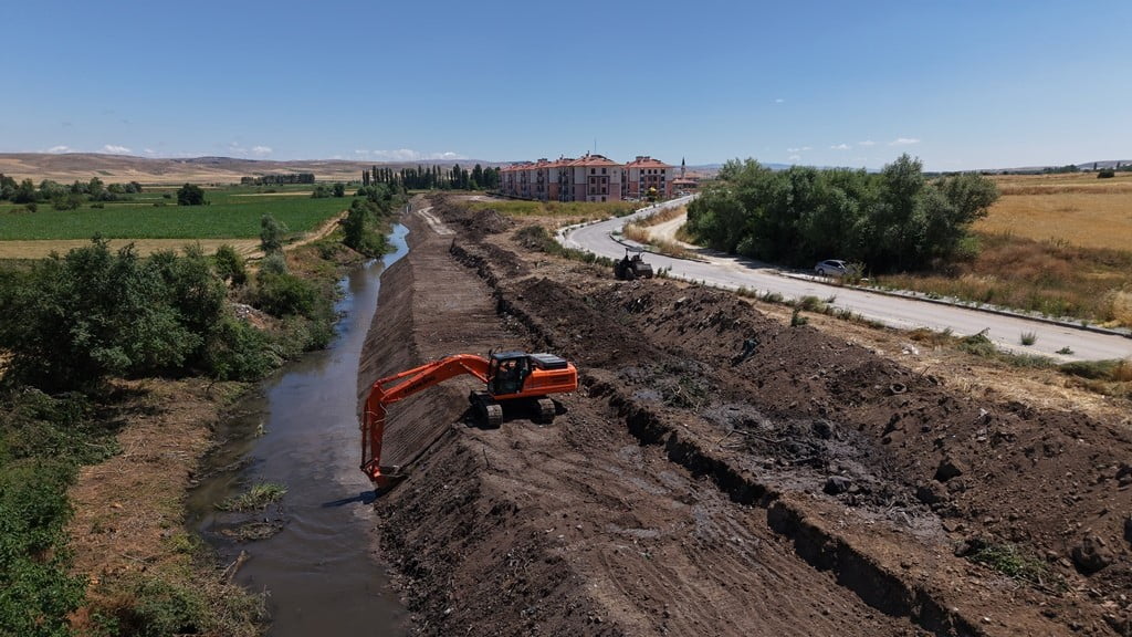 ESKİŞEHİR İNÖNÜ BELEDİYESİ, İLÇENİN FARKLI NOKTALARINDA SÜRDÜRDÜĞÜ İNŞAAT, TEMİZLİK, BAKIM VE...