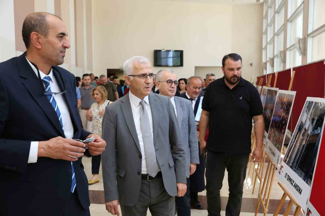 ESKİŞEHİR OSMANGAZİ ÜNİVERSİTESİ'NDE (ESOGÜ) 15 TEMMUZ DEMOKRASİ VE MİLLİ BİRLİK GÜNÜ DOLAYISIYLA...