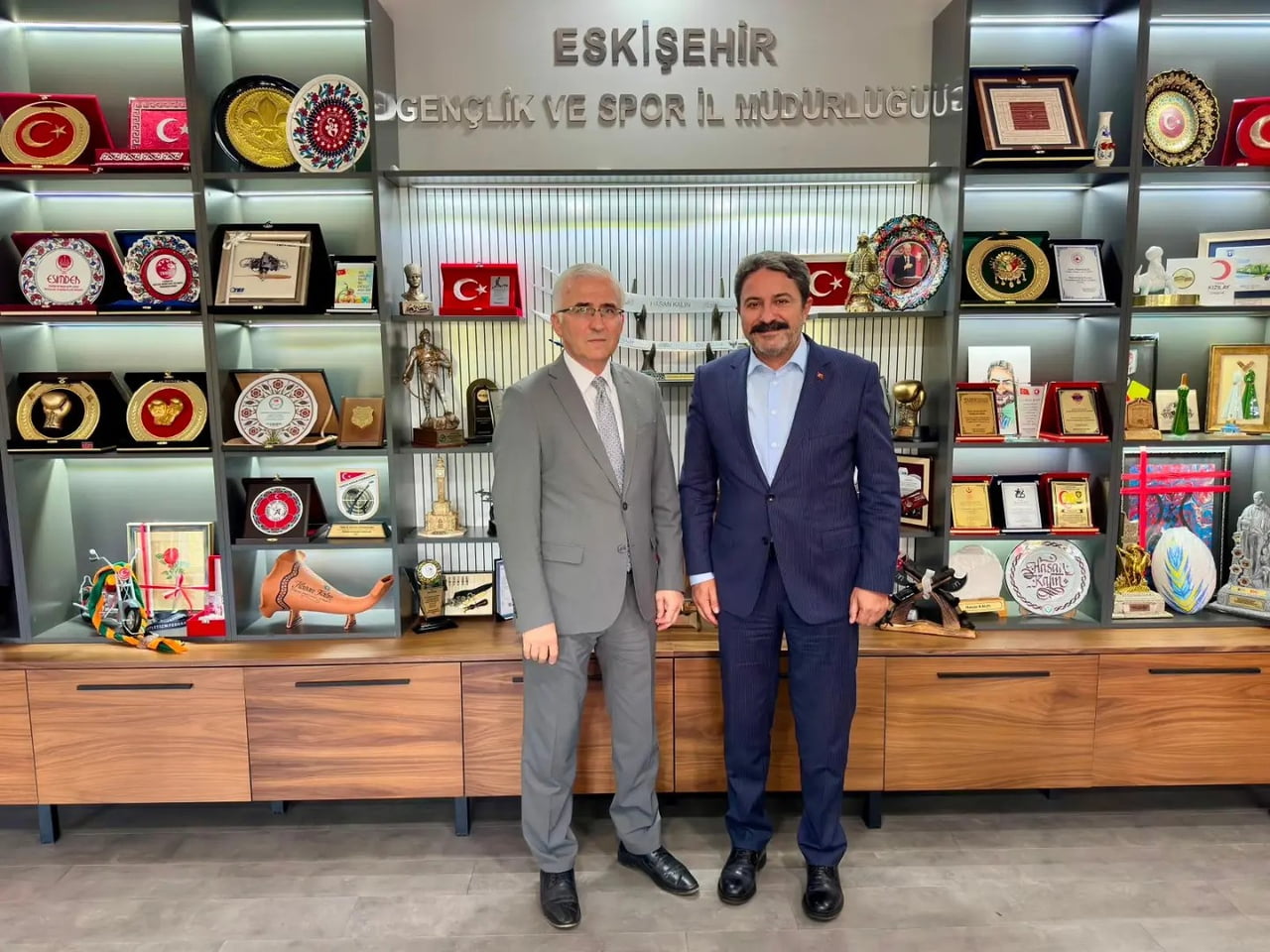 ESKİŞEHİR OSMANGAZİ ÜNİVERSİTESİ (ESOGÜ) REKTÖRÜ PROF. DR. KAMİL ÇOLAK, GENÇLİK VE SPOR İL MÜDÜRÜ...