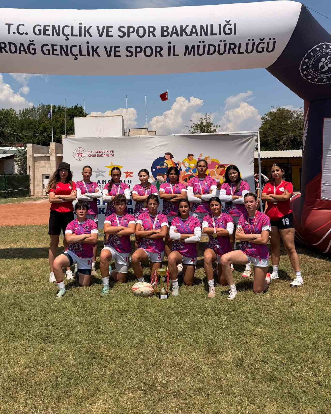 ESKİŞEHİR RAGBİ KADIN TAKIMI, ANALİG RAGBİ GRUP MÜSABAKALARINI NAMAĞLUP TAMAMLAYARAK ŞAMPİYON...