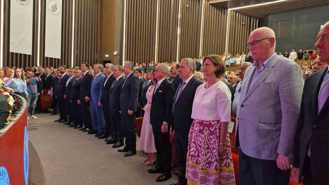 ESKİŞEHİR TİCARET ODASI (ETO) YENİ HİZMET BİNASI'NIN AÇILIŞ TÖRENİ VEHBİ KOÇ KONGRE MERKEZİ'NDE...