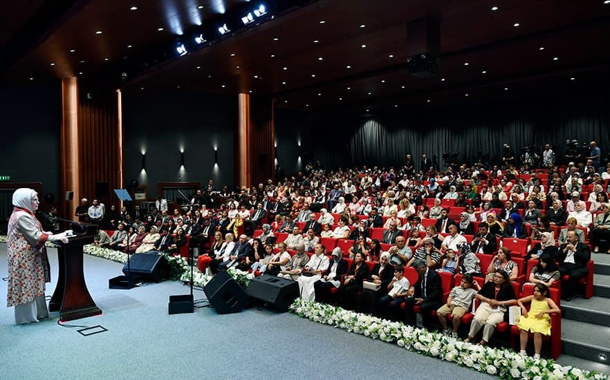 ESKİŞEHİR VALİSİ DR. ERDİNÇ YILMAZ'IN EŞİ DOÇ. DR. ŞENAY YILMAZ, CUMHURBAŞKANI  RECEP TAYYİP...