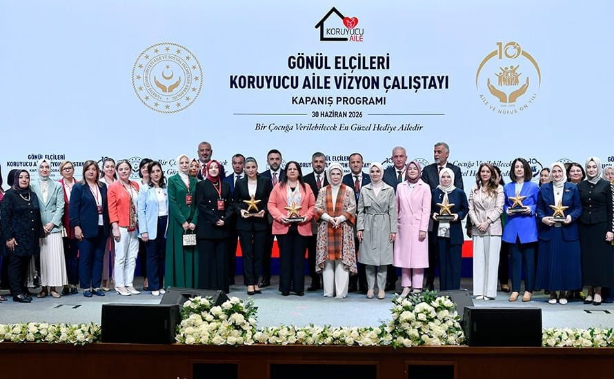 ESKİŞEHİR VALİSİ DR. ERDİNÇ YILMAZ'IN EŞİ DOÇ. DR. ŞENAY YILMAZ, CUMHURBAŞKANI  RECEP TAYYİP...