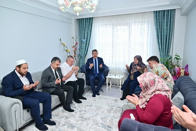 ESKİŞEHİR VALİSİ DR. ERDİNÇ YILMAZ, 04 TEMMUZ 2026 GÜNÜ VEFAT EDEN KIBRIS GAZİSİ KASIM TINMAZ'IN...