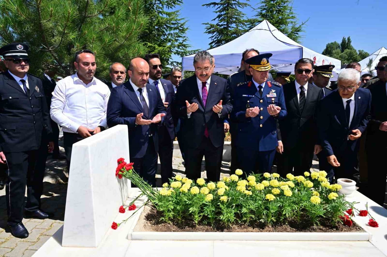 ESKİŞEHİR VALİSİ DR. ERDİNÇ YILMAZ, 15 TEMMUZ HAİN DARBE GİRİŞİMİ SIRASINDA İSTANBUL ÇENGELKÖY’DE...