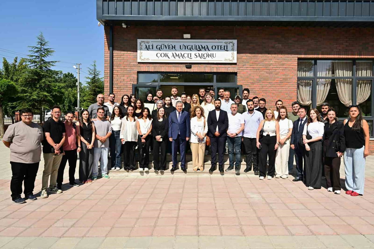 ESKİŞEHİR VALİSİ DR. ERDİNÇ YILMAZ, 24 TEMMUZ GAZETECİLER VE BASIN BAYRAMI DOLAYISIYLA KENTTE...