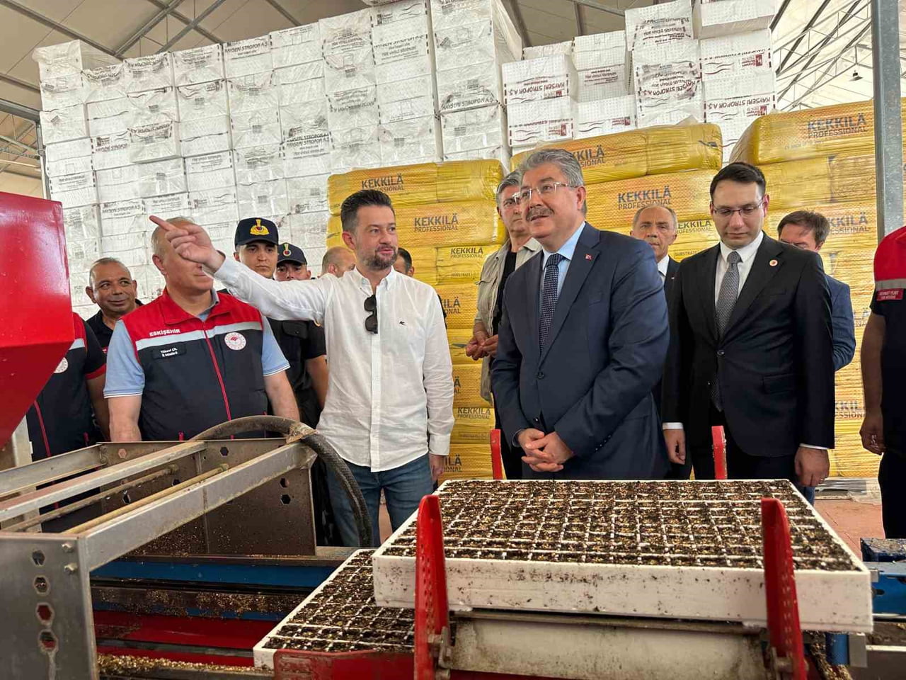 ESKİŞEHİR VALİSİ DR. ERDİNÇ YILMAZ, TOPLAMDA 26 BİN METREKARELİK ALANDA SON TEKNOLOJİYLE ÜRETİM...