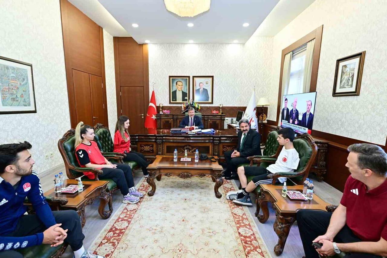 ESKİŞEHİR VALİSİ DR. ERDİNÇ YILMAZ, ULUSAL VE ULUSLARARASI ŞAMPİYONALARDA DERECE ELDE EDEREK...