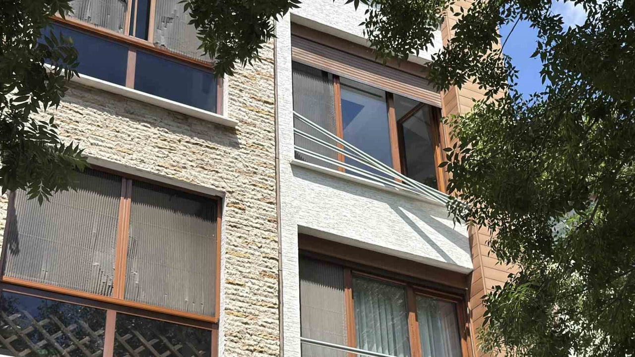 ESKİŞEHİRDE 3’ÜNCÜ KATTAN YERE DÜŞEN 61 YAŞINDAKİ HURİYE BAKILAN FECİ ŞEKİLDE CAN...