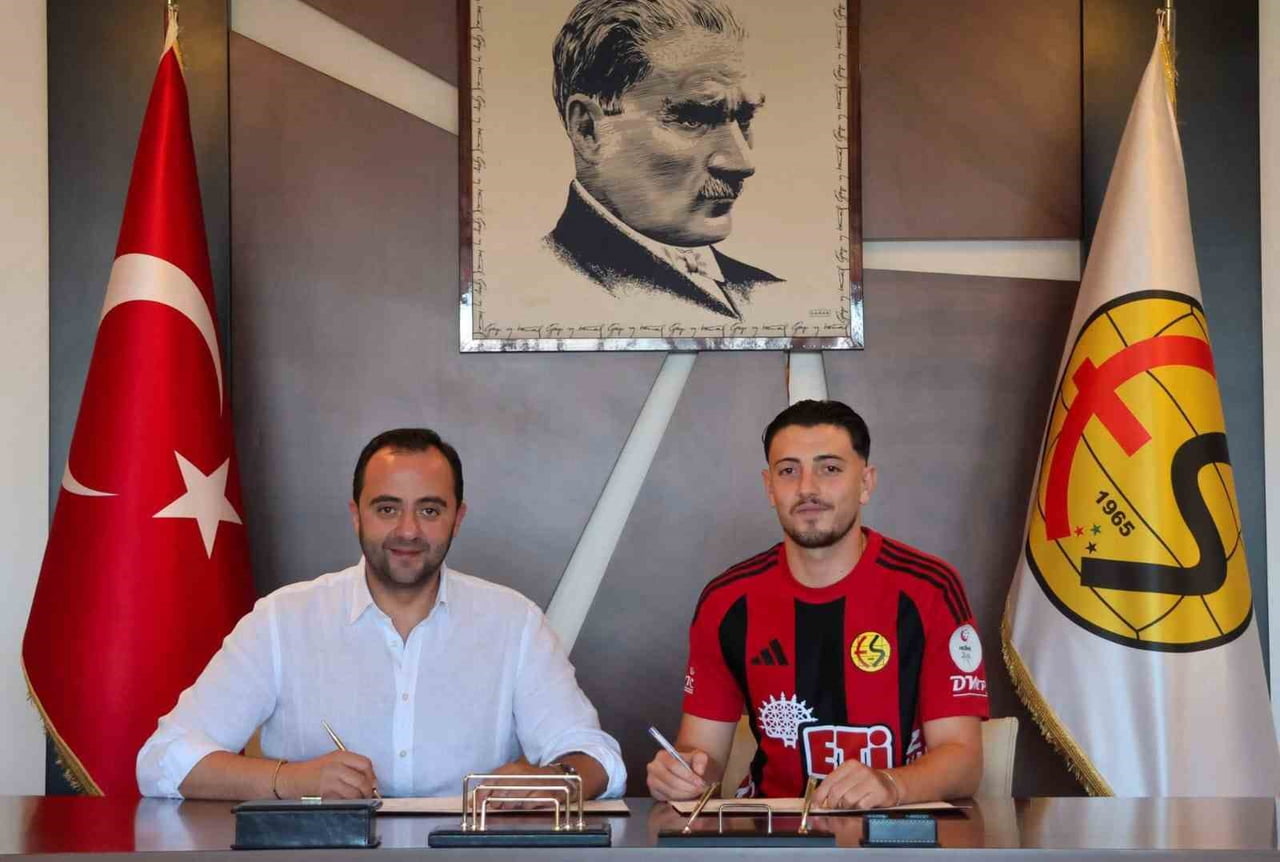 ESKİŞEHİRSPOR, ALTYAPISINDAN YETİŞEN ARDA OKUMUŞ İLE SÖZLEŞME YENİLEDİ.