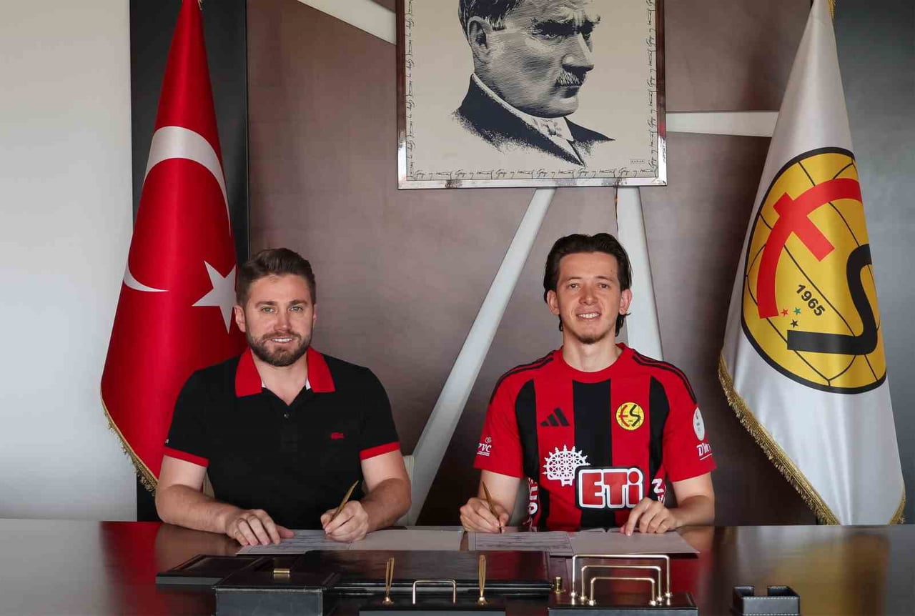 ESKİŞEHİRSPOR, HÜCUM OYUNCUSU KEREM BAYKUŞ İLE ANLAŞMA SAĞLANDIĞINI DUYURDU.