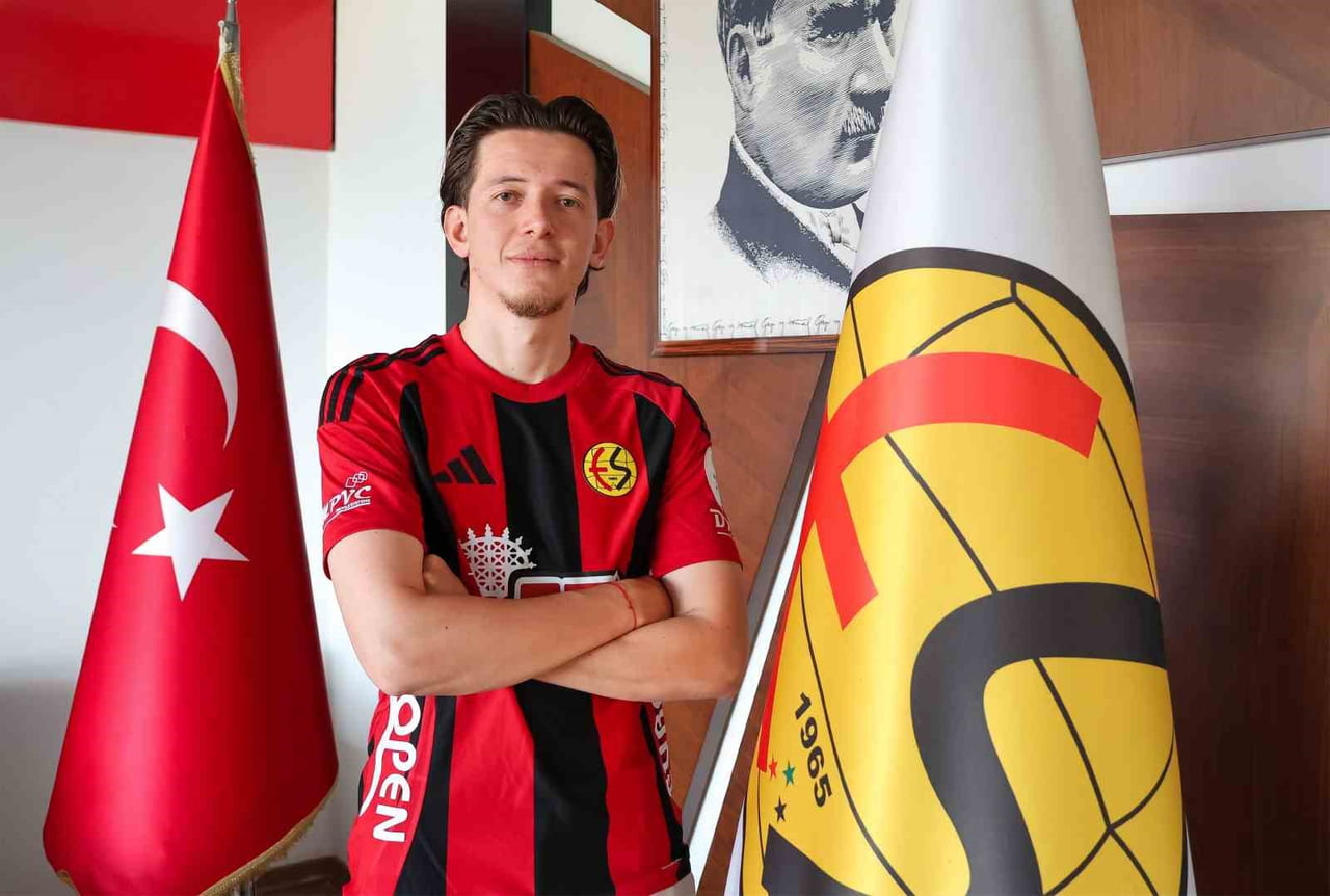 ESKİŞEHİRSPOR, HÜCUM OYUNCUSU KEREM BAYKUŞ İLE ANLAŞMA SAĞLANDIĞINI DUYURDU.