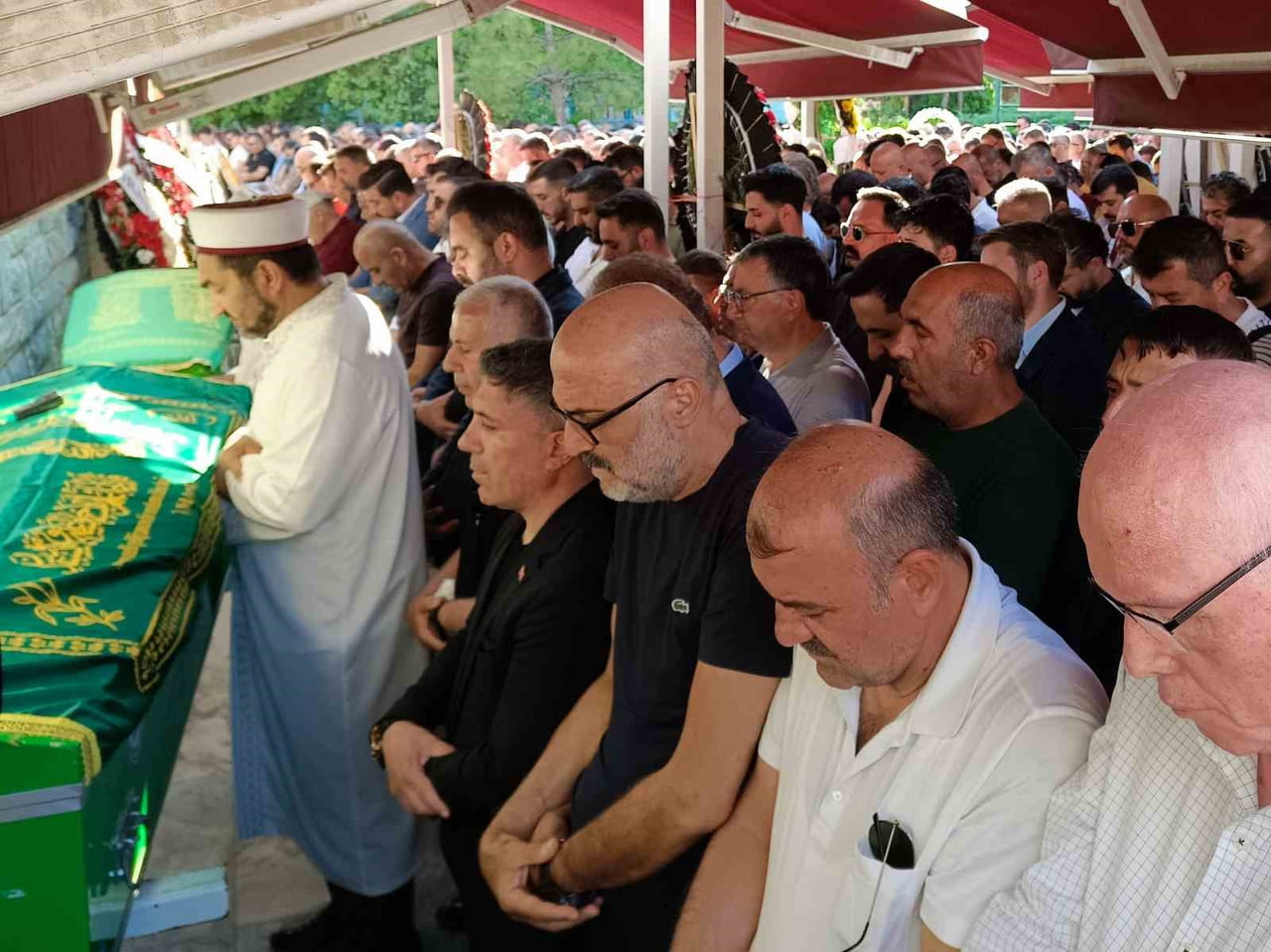 ESKİŞEHİRSPOR KONGRE ÜYESİ MESUT EROL İLE KULÜBÜN ESKİ SPORTİF DİREKTÖRÜ AYHAN TAŞÇI, DÜZENLENEN...