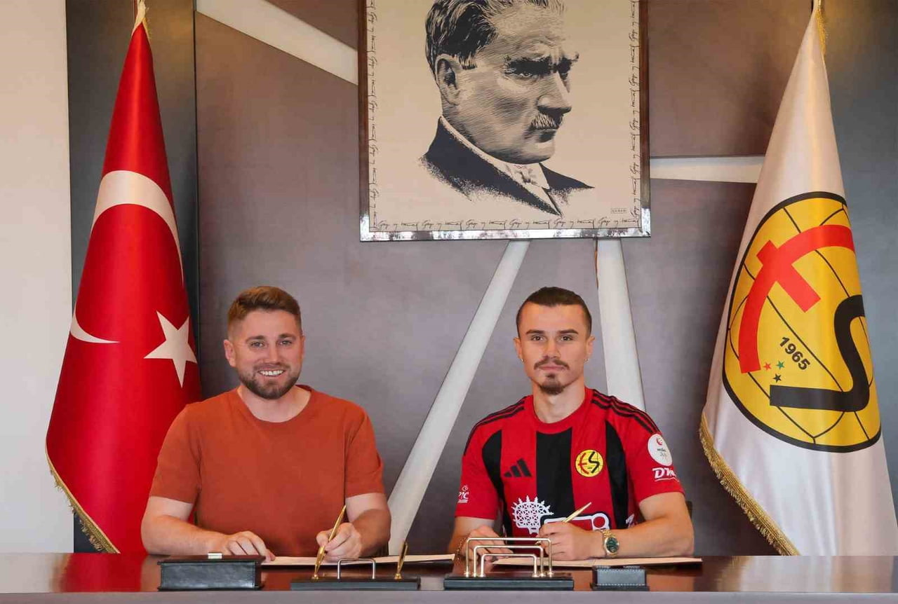 ESKİŞEHİRSPOR, TRANSFER ÇALIŞMALARI KAPSAMINDA SON OLARAK ÇORLUSPOR 1947 FORMASI GİYEN 23...
