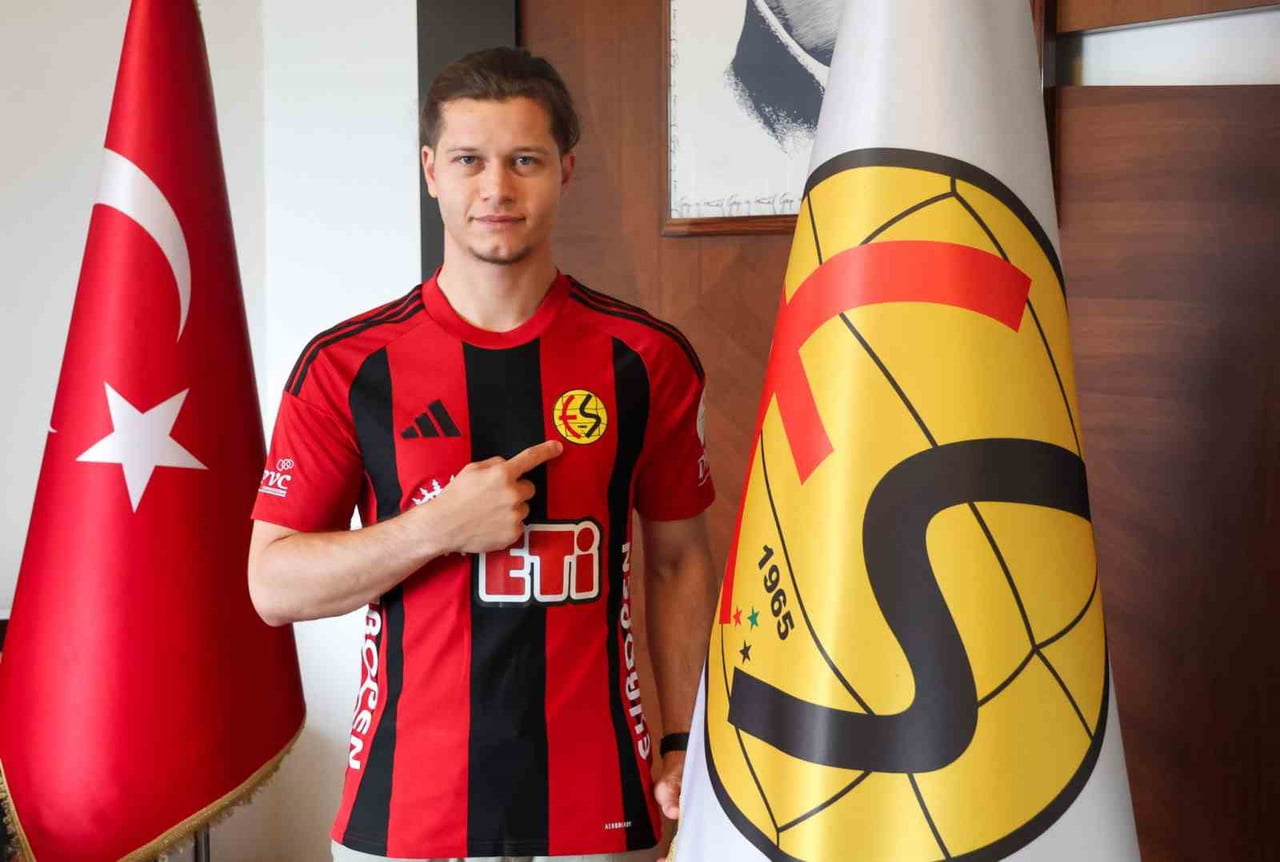 ESKİŞEHİRSPOR, YENİ SEZON TRANSFER ÇALIŞMALARI KAPSAMINDA KADROSUNDAKİ TAYFUN TATLI İLE YENİDEN...