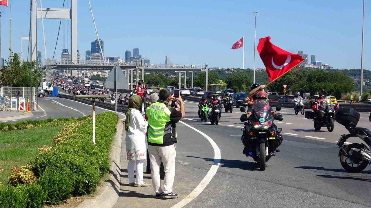ETKİNLİKTE KONUŞAN 15 TEMMUZ DERNEĞİ BAŞKANI İSMAİL HAKKI TURUNÇ, O GECE BAZI ÇEVRELERİN 'BİZİM...