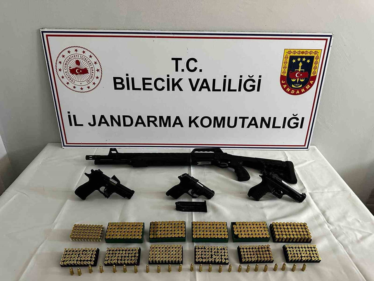 EVDEN CEPHANELİK ÇIKTI