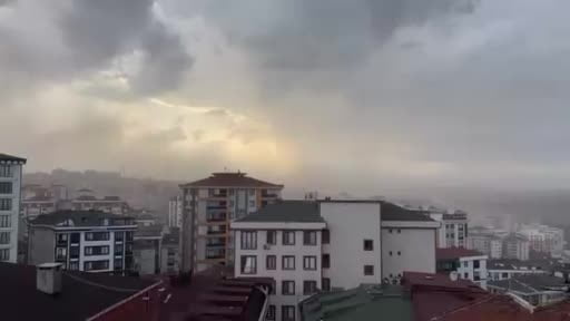 Eyüpsultan’da şiddetli rüzgar toz bulutu oluşturdu