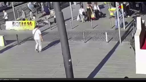 Fatih'te kadın turistlerin cüzdanını çaldılar: Çocuk şüphelilerin suç dosyası kabarık...