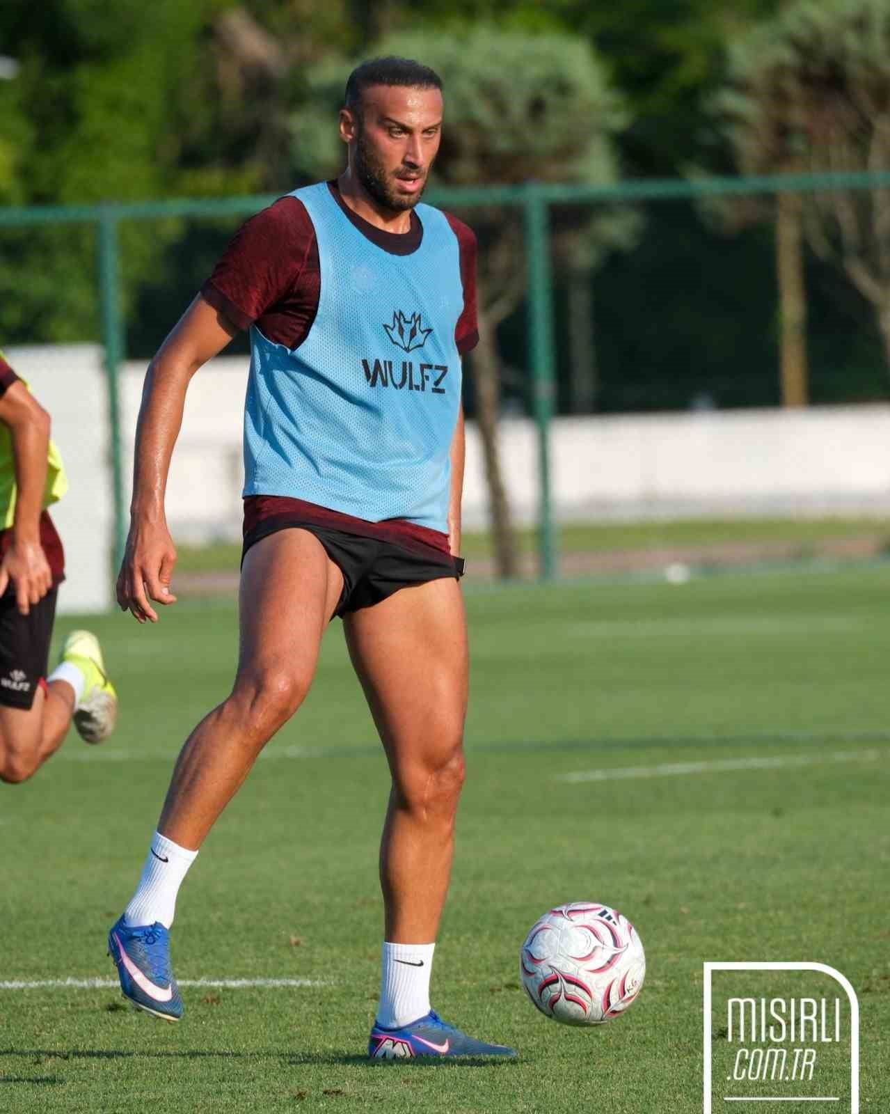FATİH KARAGÜMRÜK'ÜN KADROSUNA KATTIĞI CENK TOSUN, TAKIMLA BİRLİKTE İLK ANTRENMANINI YAPTI.