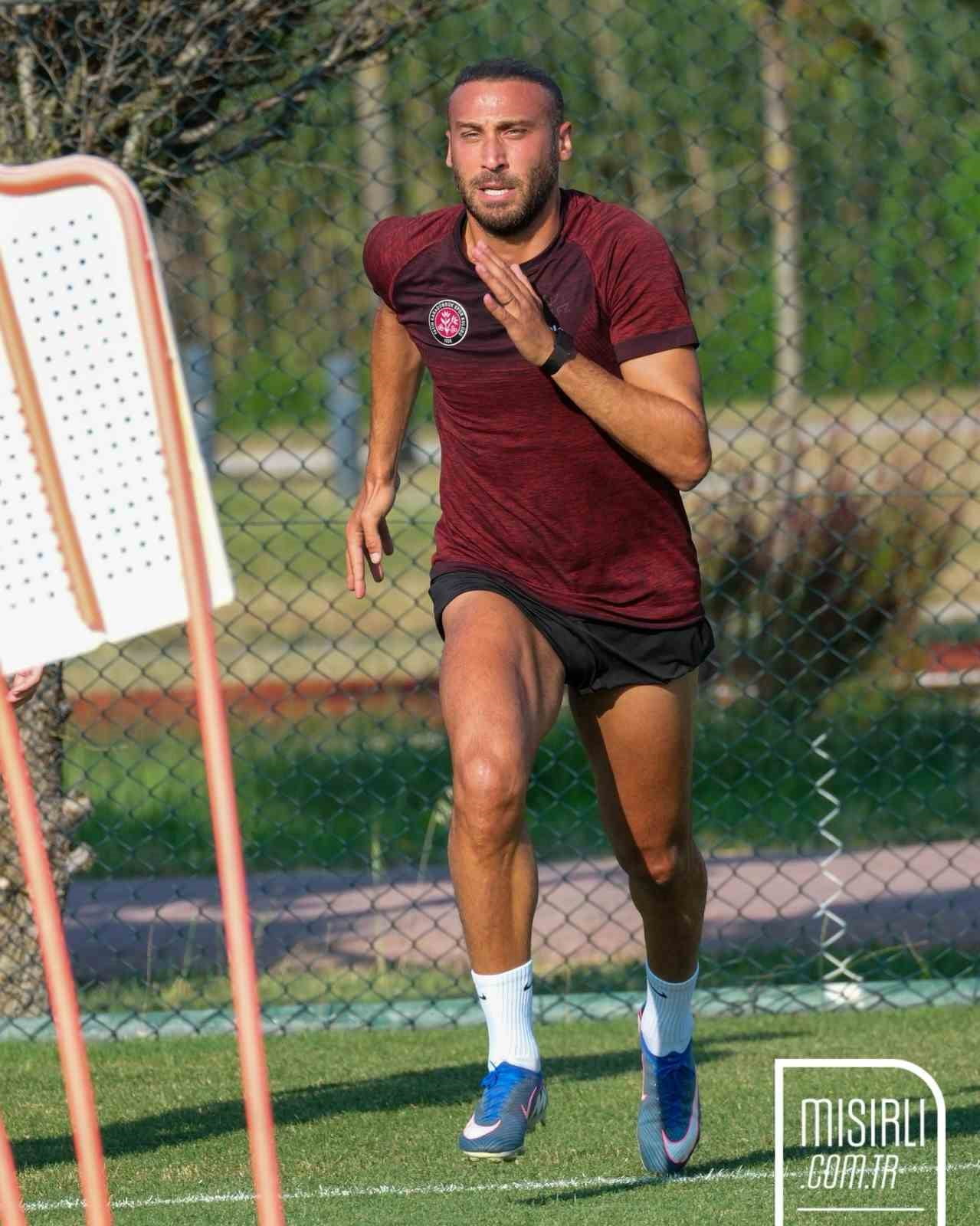 FATİH KARAGÜMRÜK'ÜN KADROSUNA KATTIĞI CENK TOSUN, TAKIMLA BİRLİKTE İLK ANTRENMANINI YAPTI.