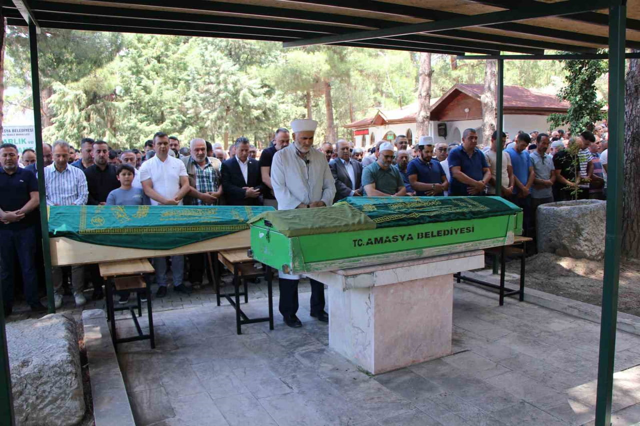 FATMA BİLİR VE İKİ OĞLU İÇİN AMASYA MERKEZ YEŞİL YENİCE MAHALLESİ’NDE CENAZE TÖRENİ...