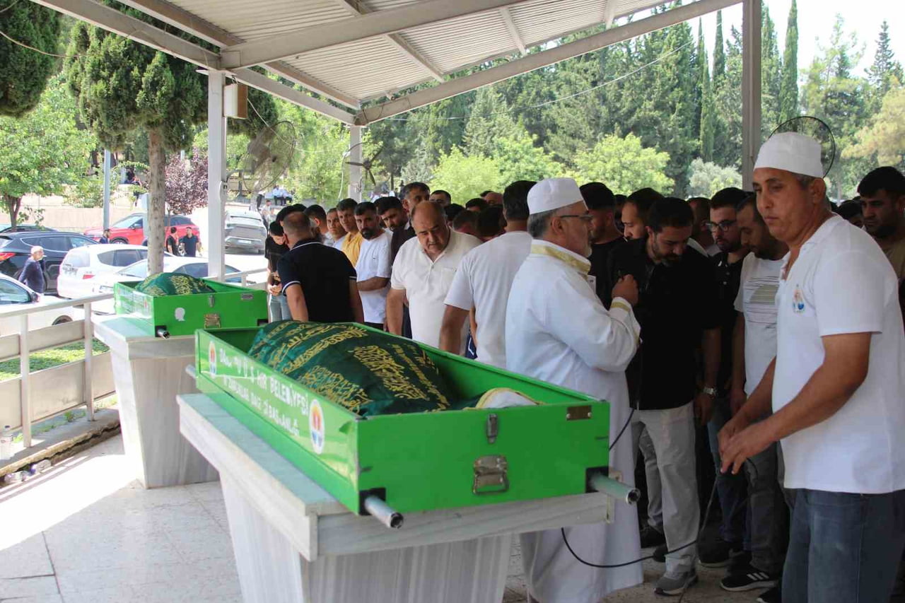 FATMA İPEK İLE OĞLU HARUN İPEK İÇİN KABASAKAL MEZARLIĞI'NDA CENAZE TÖRENİ DÜZENLENDİ.