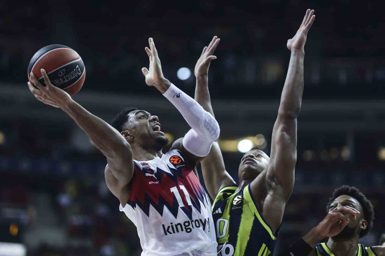 FENERBAHÇE ERKEK BASKETBOL TAKIMI, SON OLARAK BASKONİA VİTORİA-GASTEİZ FORMASI GİYEN ABD'Lİ GUARD...
