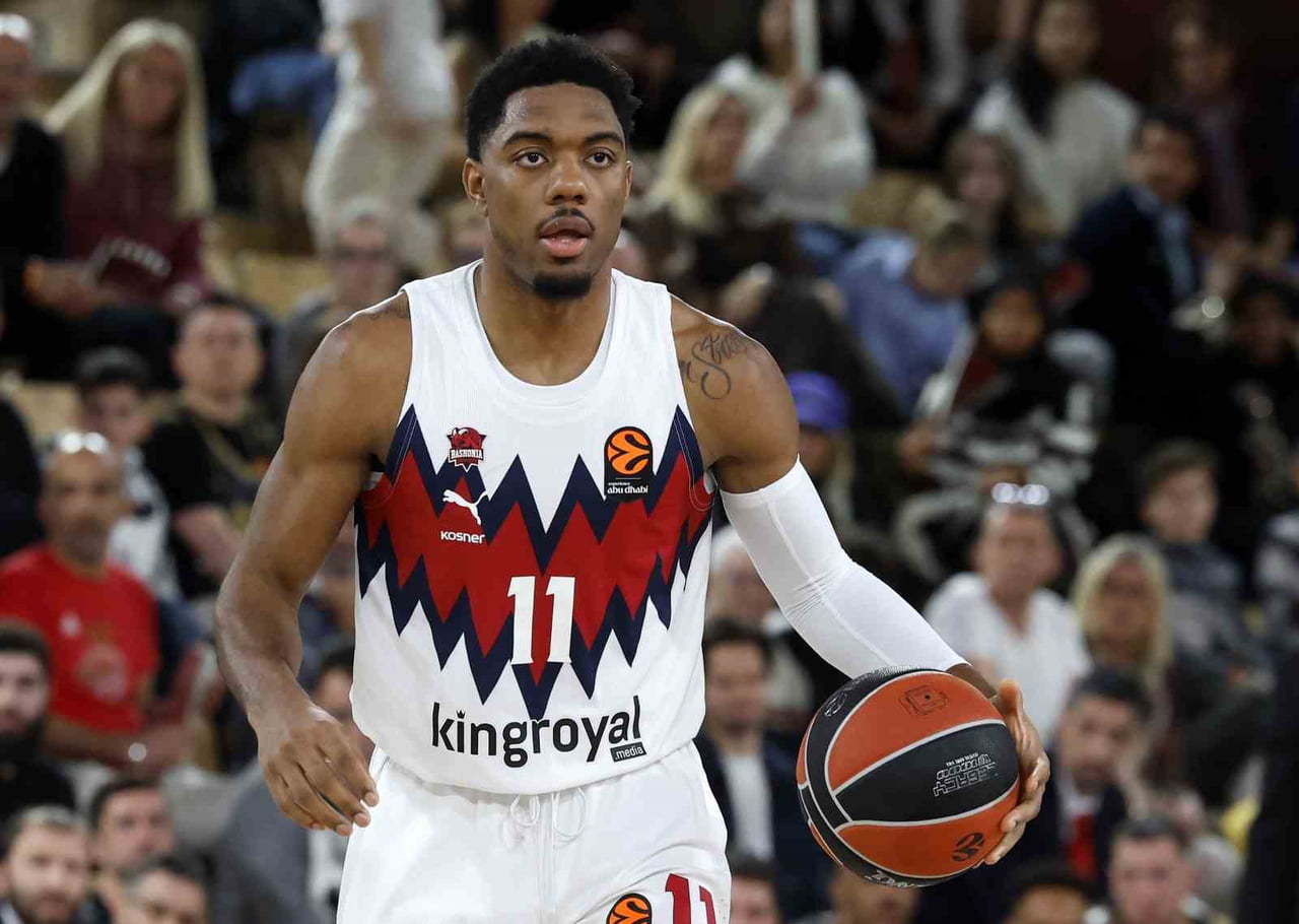 FENERBAHÇE ERKEK BASKETBOL TAKIMI, SON OLARAK BASKONİA VİTORİA-GASTEİZ FORMASI GİYEN ABD'Lİ GUARD...
