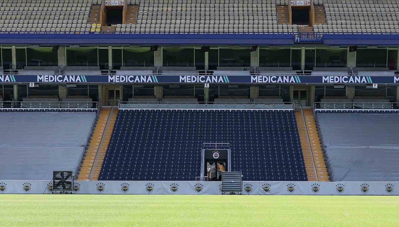 FENERBAHÇE, GEÇTİĞİMİZ SEZON TARTIŞMA KONUSU OLAN MARATON ALT TRİBÜNÜNDE YER ALAN E BLOK'UN...